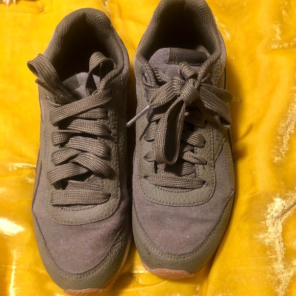 Hunter Green Classic Reebok’s - Picture 4 of 6